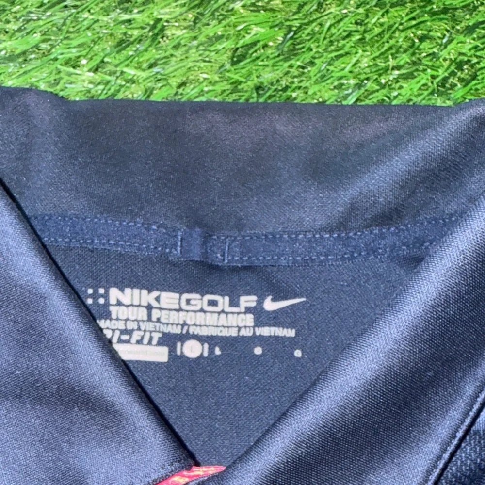 Nike Men's Dark Blue Patterned Polo Shirt